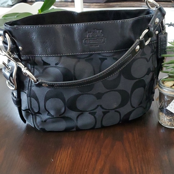 Coach Handbags - USED authentic COACH shoulder purse 👛